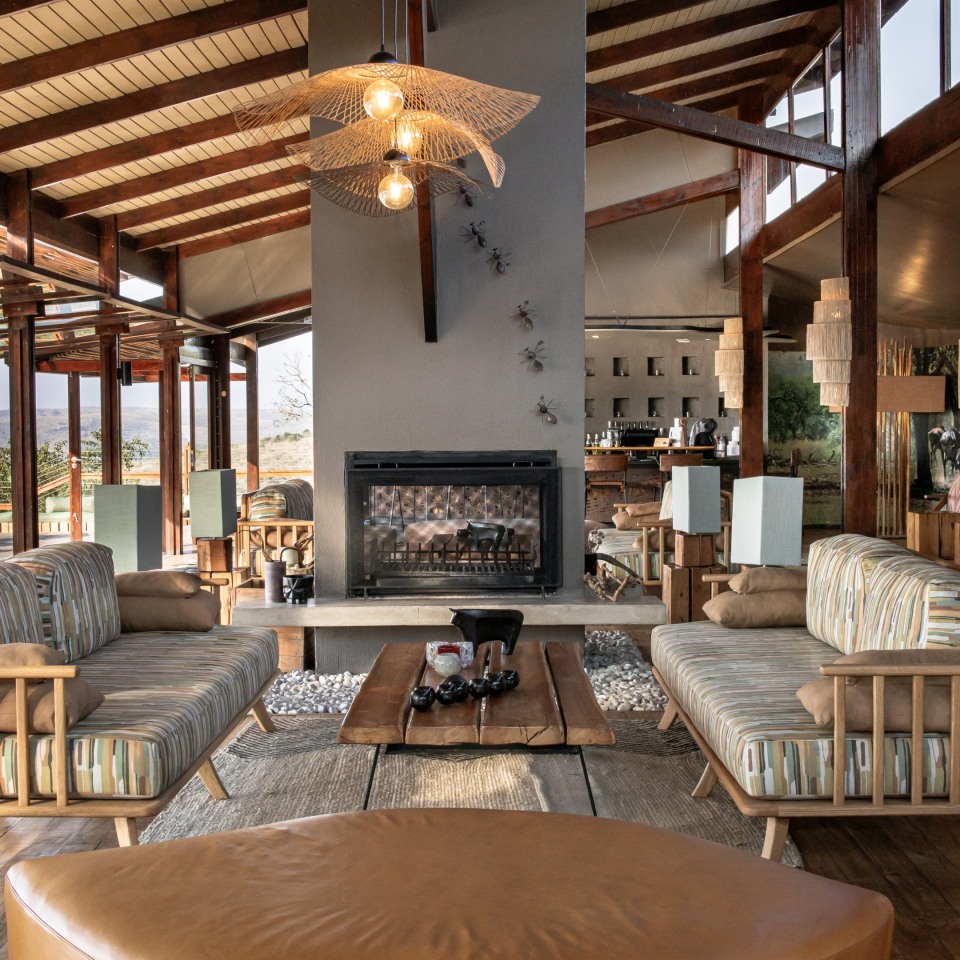 Lounge der Rhino Ridge Safari Lodge